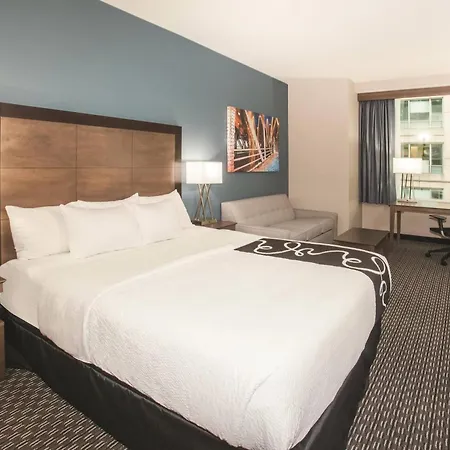 La Quinta Inn & Suites By Wyndham Chicago Downtown-2