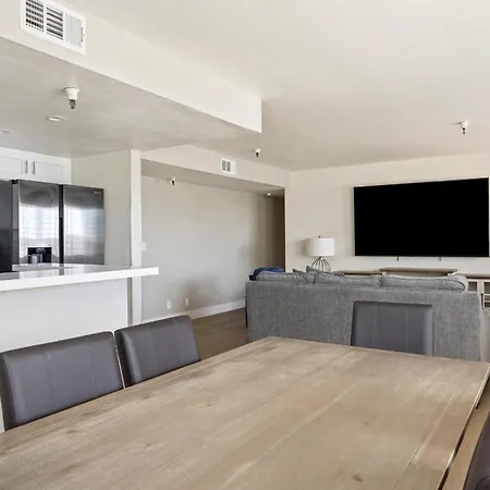 456 Embarcadero Inn & Suites-2