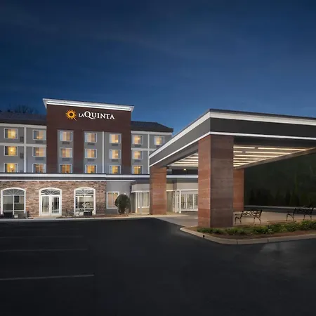 La Quinta Inn & Suites By Wyndham Downtown Asheville-2