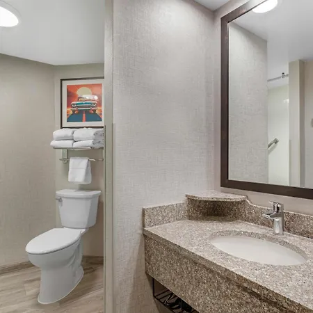 Drury Inn & Suites Joplin-3