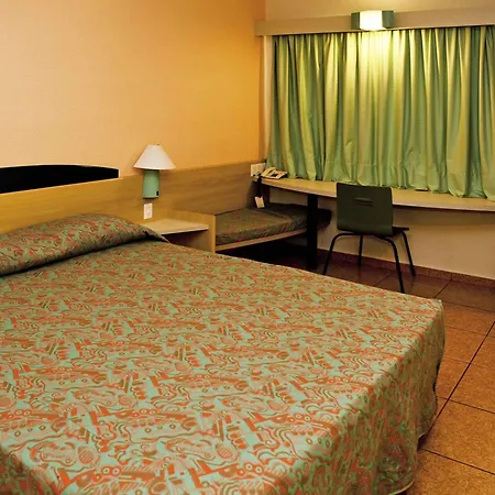 Ibis Taubate-2