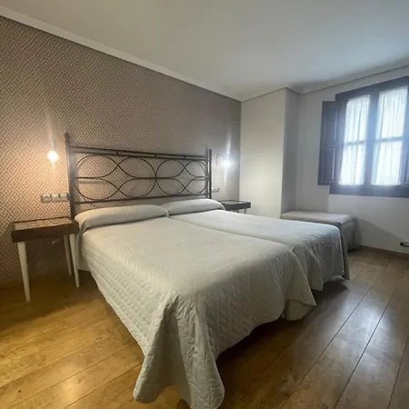 Hostal Rey Pedro I-3