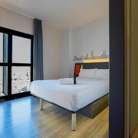 easyHotel Barcelona Fira-3