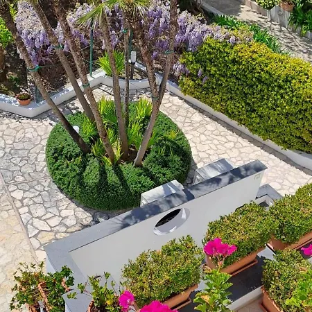 Villa Giardini Luxury Room-3