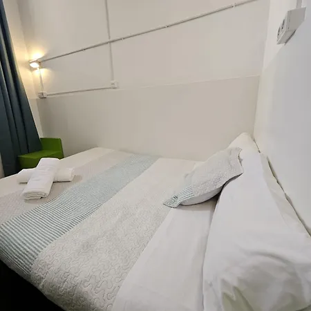 Central And Basic Universitat For Young Hostel-2