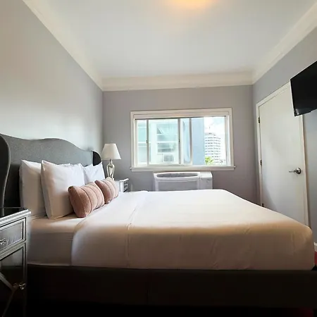 The Hotel Hollywood-3