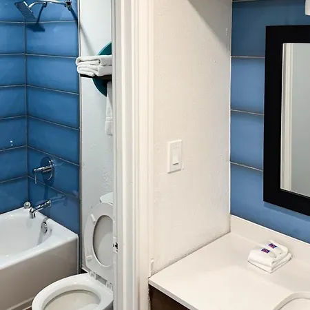 Motel 6 Classic Galveston, Tx Beach-Seawall-3
