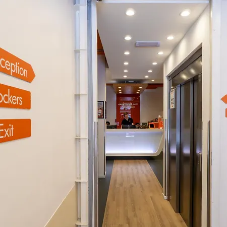 Easyhotel Amsterdam City Centre South-2