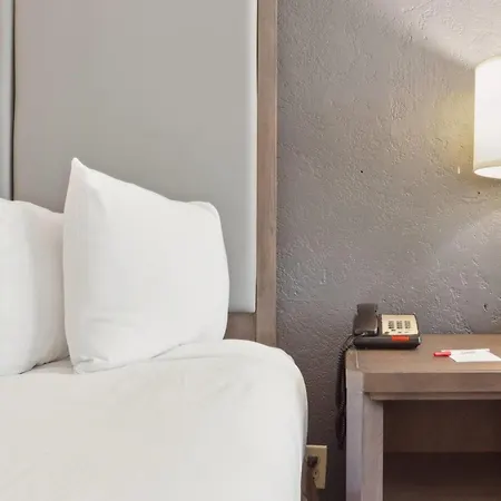 Ramada By Wyndham Houma-2