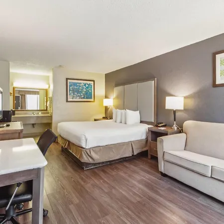 Ramada By Wyndham Houma-3
