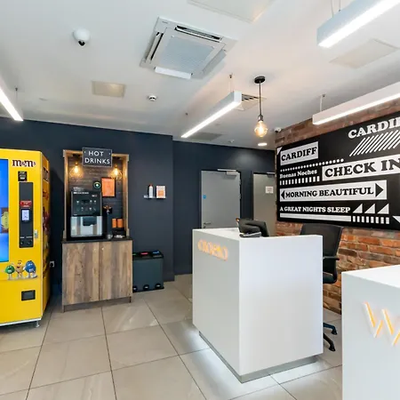 Easyhotel Cardiff-3