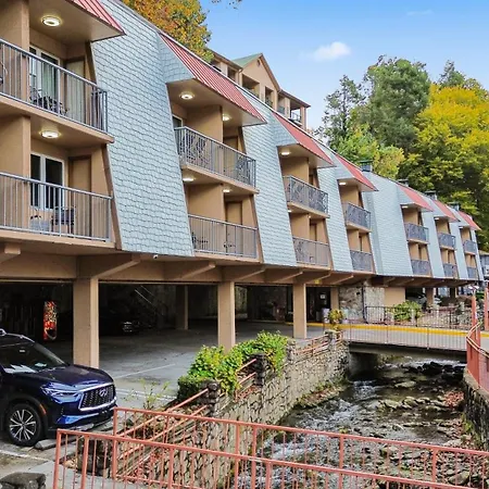 Quality Inn Creekside - Downtown Gatlinburg-3