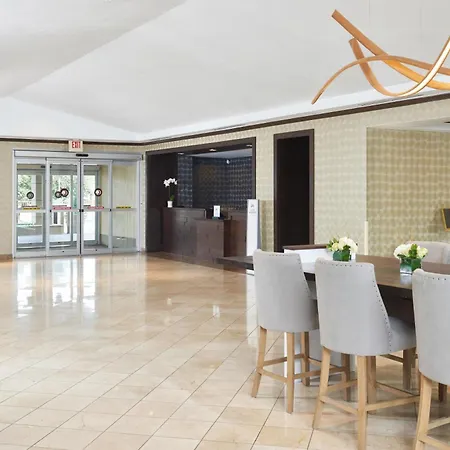 Doubletree By Hilton Dallas Market Center-3