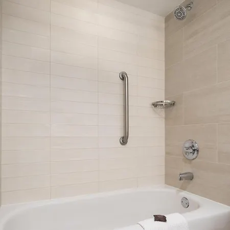 Embassy Suites By Hilton Portland Airport-3