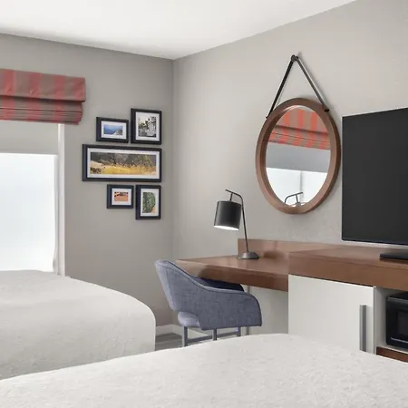 Hampton Inn & Suites Fresno-2