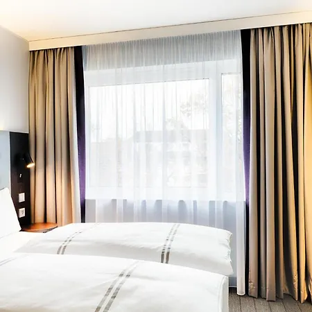 Premier Inn Berlin City Sued-3