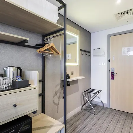 Premier Inn Dubai International Airport - An Emirates Group Company-2