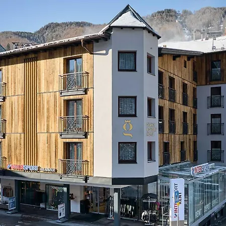 Glanz & Glory Hotel-2
