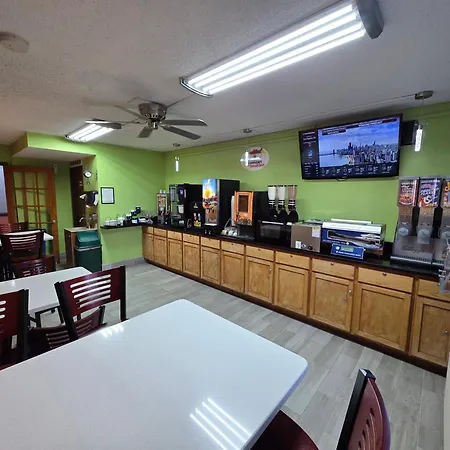 Super 8 By Wyndham Emporia-3