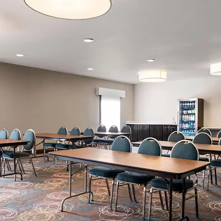 Garner Hotel Liberal North By Ihg-2