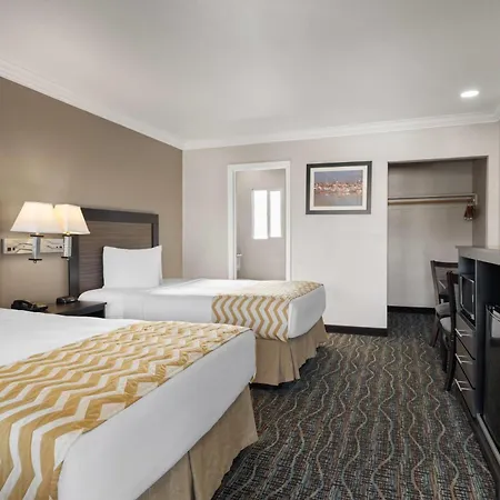 Travelodge By Wyndham Eureka-2