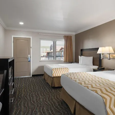 Travelodge By Wyndham Eureka-3