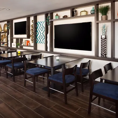 Hampton Inn & Suites Dallas Downtown-2