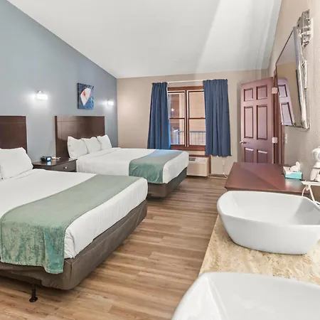 Edgewater Hotel And Suites-3