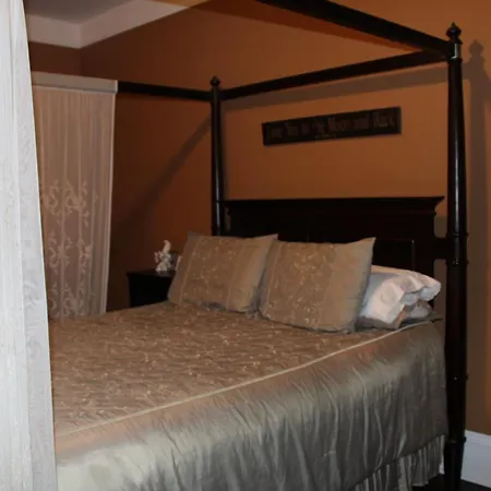 Monroe Manor Inn-3