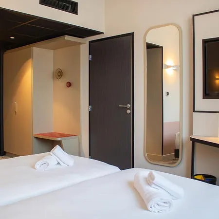 Brit Hotel Avignon Sud Le Calendal-2