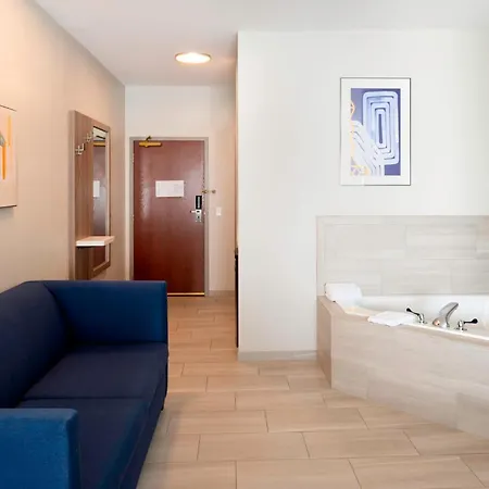 Holiday Inn Express Hotel & Suites Fort Atkinson By Ihg-2
