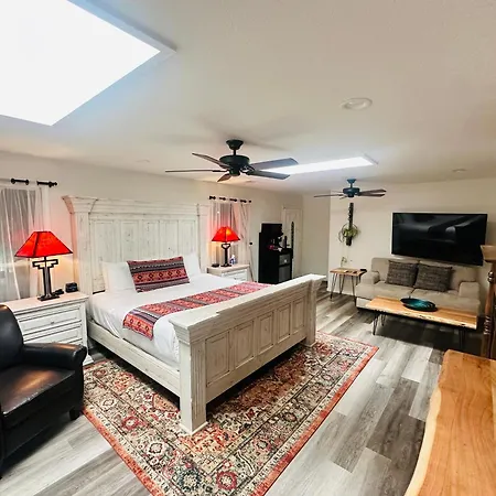 Lantern Light Inn - Romantic Getaway (Adults Only)-2