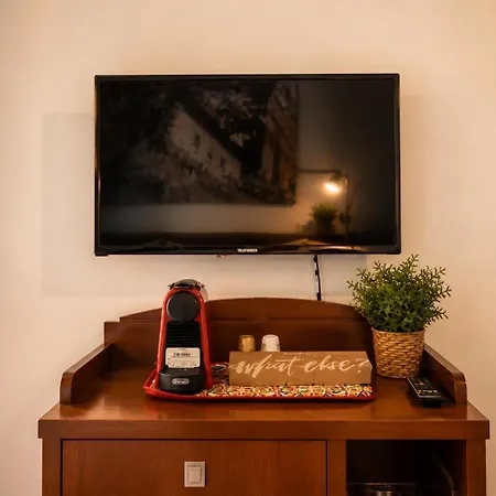 Boutique Rooms 3 0-3