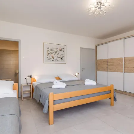 Bed And Breakfast Ema-3
