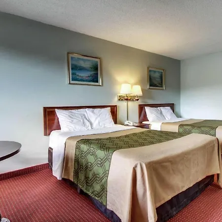 Econo Lodge Inn & Suites Forest-2