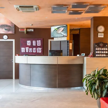 Hotel Capital-2