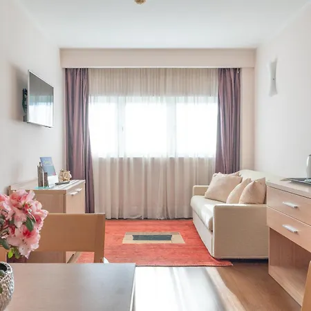 Hotel Capital-2