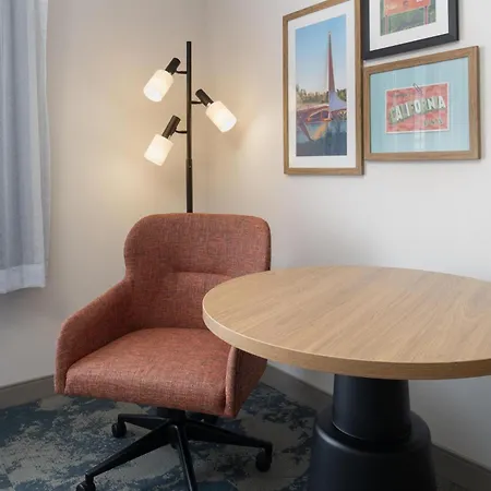 Hampton Inn & Suites Redding-2