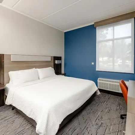 Holiday Inn Express Hotel & Suites Charleston - Northwoods By Ihg-3