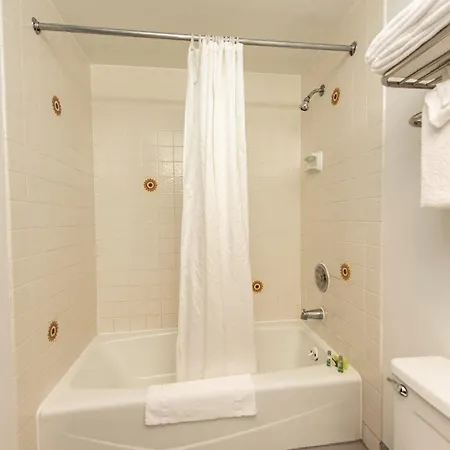 Oyster Bay Inn & Suites-2