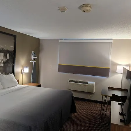 Super 8 By Wyndham Niagara Falls-3