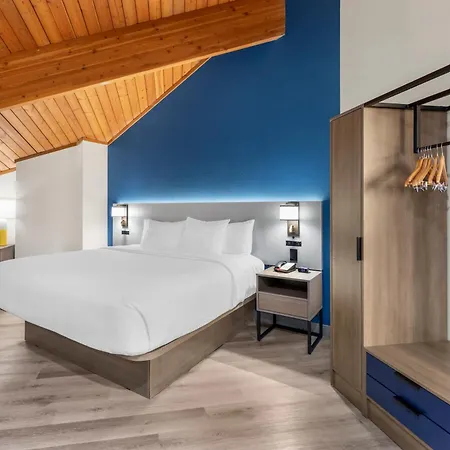 Comfort Inn Fontana-2