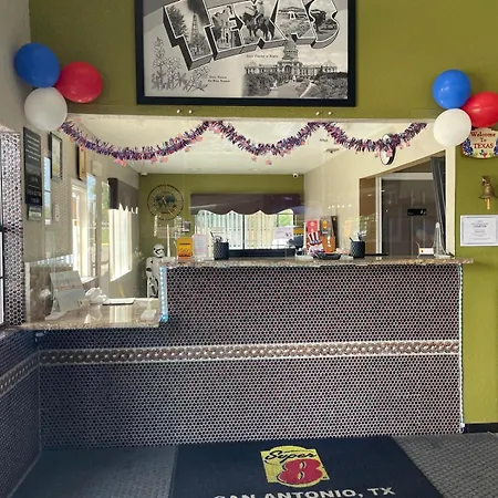 Super 8 By Wyndham San Antonio/Riverwalk Area-3