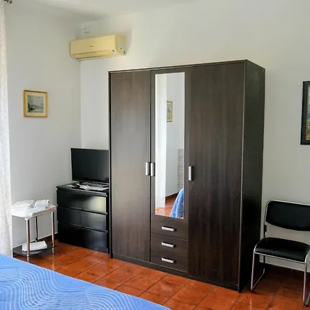 Cassiodoro Rooms Affittacamere-2