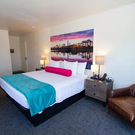 Carousel Beach Inn-3