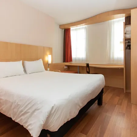 Ibis Rochefort-2