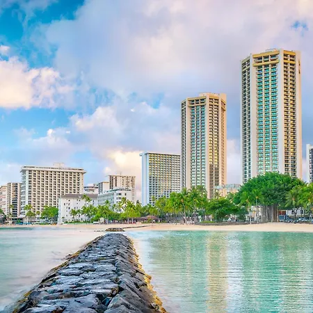 Hyatt Regency Waikiki Beach Resort & Spa-3