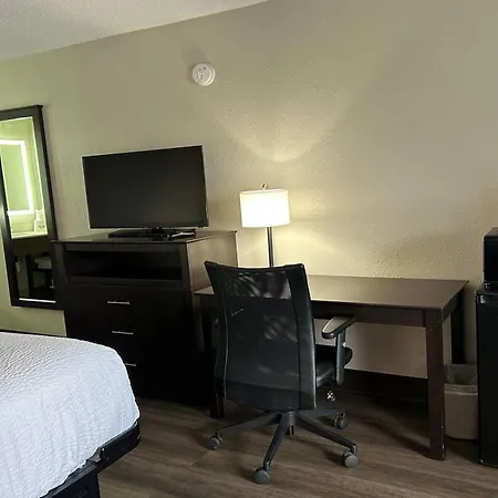 Days Inn By Wyndham Savannah Airport-2