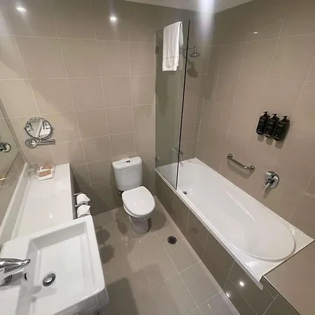 Mercure Canberra-2