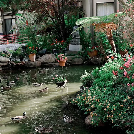Dinah'S Garden Hotel-3